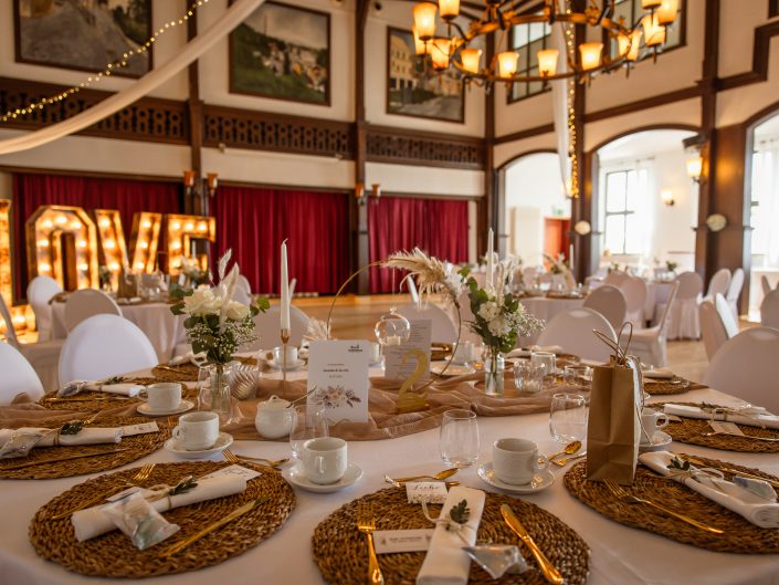 Wedding on Location, Hochzeitslocation Schlossberg Sonneberg, Hochzeitsfotos im Schloss, Wedding-Photography, Brautpaar-Shooting im Schloss, Trauung im Schlossgarten, romantische Trauung, emotionale Hochzeitstrauung, romantisches Brautpaar-Shooting im Schloss, professionelle Hochzeitsfotografin Nadja Hommel, Brautpaar-Shooting Oberfranken Südthüringen, Wedding-Pictures, romantische Hochzeitsfotografie, unsere Liebesgeschichte, emotionales Brautpaar-Shooting, Hochzeitsfotografie in Rödental, Hochzeitsfotografie in Sonneberg, Hochzeitsfotografie in Coburg, Hochzeitsfotografie in Sonnefeld, Hochzeitsfotografie in Lichtenfels, Hochzeitsfotografie in Neuhaus am Rennweg, Hochzeitsfotografie in Sonneberg, Hochzeitsfotografie in Bamberg, Hochzeitsfotografie in Kronach, Hochzeitsfotografie in Oberfranken, Hochzeitsdekoration, Tischdekoration