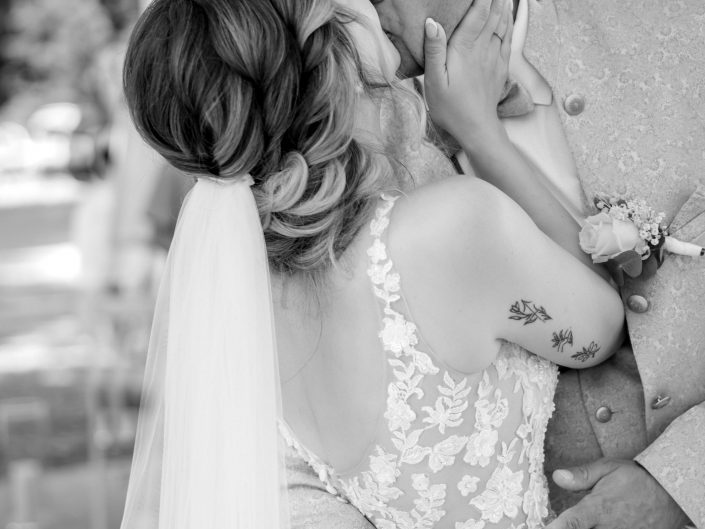 Wedding on Location, Hochzeitslocation Schlossberg Sonneberg, Hochzeitsfotos im Schloss, Wedding-Photography, Brautpaar-Shooting im Schloss, Trauung im Schlossgarten, romantische Trauung, emotionale Hochzeitstrauung, romantisches Brautpaar-Shooting im Schloss, professionelle Hochzeitsfotografin Nadja Hommel, Brautpaar-Shooting Oberfranken Südthüringen, Wedding-Pictures, romantische Hochzeitsfotografie, unsere Liebesgeschichte, emotionales Brautpaar-Shooting, Hochzeitsfotografie in Rödental, Hochzeitsfotografie in Sonneberg, Hochzeitsfotografie in Coburg, Hochzeitsfotografie in Sonnefeld, Hochzeitsfotografie in Lichtenfels, Hochzeitsfotografie in Neuhaus am Rennweg, Hochzeitsfotografie in Sonneberg, Hochzeitsfotografie in Bamberg, Hochzeitsfotografie in Kronach, Hochzeitsfotografie in Oberfranken, Freie Trauung, Trauung im Hochzeitszelt, Hochzeitskuss, Kuss