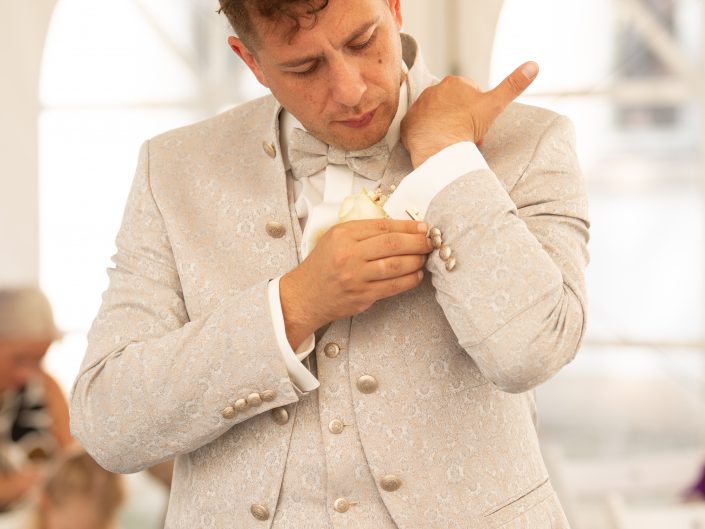 Wedding on Location, Hochzeitslocation Schlossberg Sonneberg, Hochzeitsfotos im Schloss, Wedding-Photography, Brautpaar-Shooting im Schloss, Trauung im Schlossgarten, romantische Trauung, emotionale Hochzeitstrauung, romantisches Brautpaar-Shooting im Schloss, professionelle Hochzeitsfotografin Nadja Hommel, Brautpaar-Shooting Oberfranken Südthüringen, Wedding-Pictures, romantische Hochzeitsfotografie, unsere Liebesgeschichte, emotionales Brautpaar-Shooting, Hochzeitsfotografie in Rödental, Hochzeitsfotografie in Sonneberg, Hochzeitsfotografie in Coburg, Hochzeitsfotografie in Sonnefeld, Hochzeitsfotografie in Lichtenfels, Hochzeitsfotografie in Neuhaus am Rennweg, Hochzeitsfotografie in Sonneberg, Hochzeitsfotografie in Bamberg, Hochzeitsfotografie in Kronach, Hochzeitsfotografie in Oberfranken, Bräutigam, Hochzeitsanzug