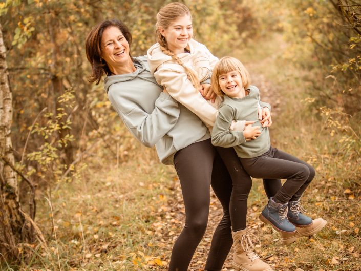 Familienshooting im Freien, fröhliche Familien-Fotografie im Freien, romantische Familien-Fotos, Family-Photography, Kinder-Shooting, Kids-Fotografie outdoor, emotionales Fotoshooting, fröhliche und spontane Fotografie im Freien, Liebe auf Bildern, Liebe ist Alles, Familienglück, Familienfreude, professionelle Familienfotografin Nadja Hommel, freies Familien-Shooting Oberfranken und Südthüringen, Family-Pictures, romantische Familienfotografie, unsere Glücksmomente, emotionales Shooting, Fotografie in Rödental, Fotografie in Sonneberg, Fotografie in Coburg, Fotografie in Sonnefeld, Fotografie in Lichtenfels, Fotografie in Neuhaus am Rennweg, Fotografie in Sonneberg, Fotografie in Bamberg, Fotografie in Kronach, Fotografie in Oberfranken